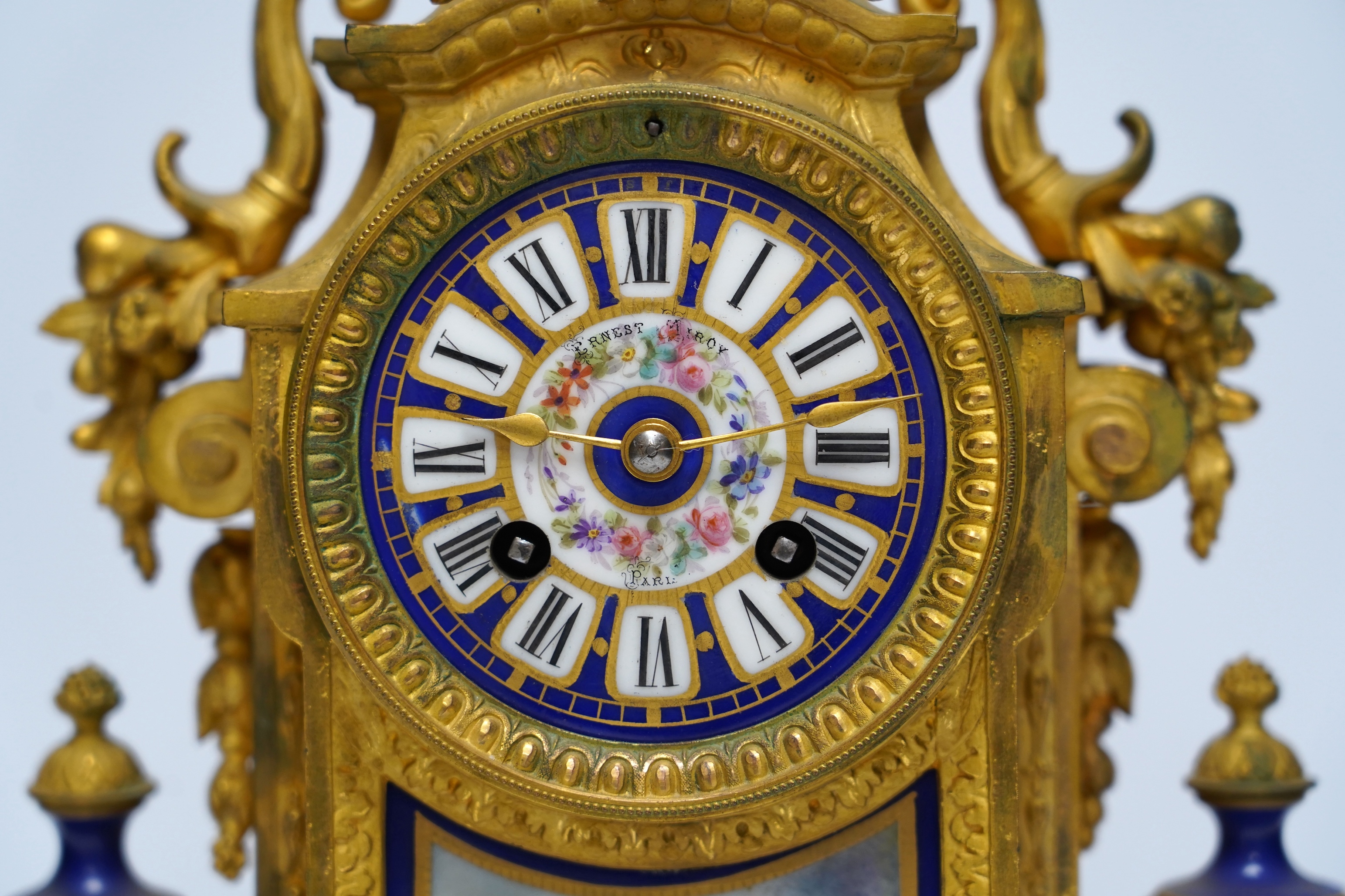 A late 19th century French ormolu mantel clock, MR and Co. Ernest Viroy, with key and pendulum, 39cm